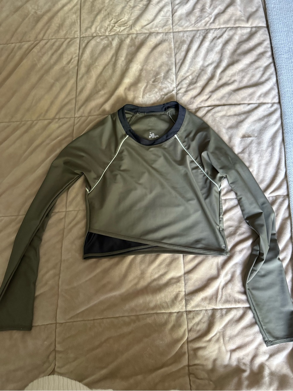Active cropped long sleeve